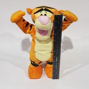 Fisher Price Winnie the Pooh Tumbling Tigger 2005 Sings & Does Cartwheels Works